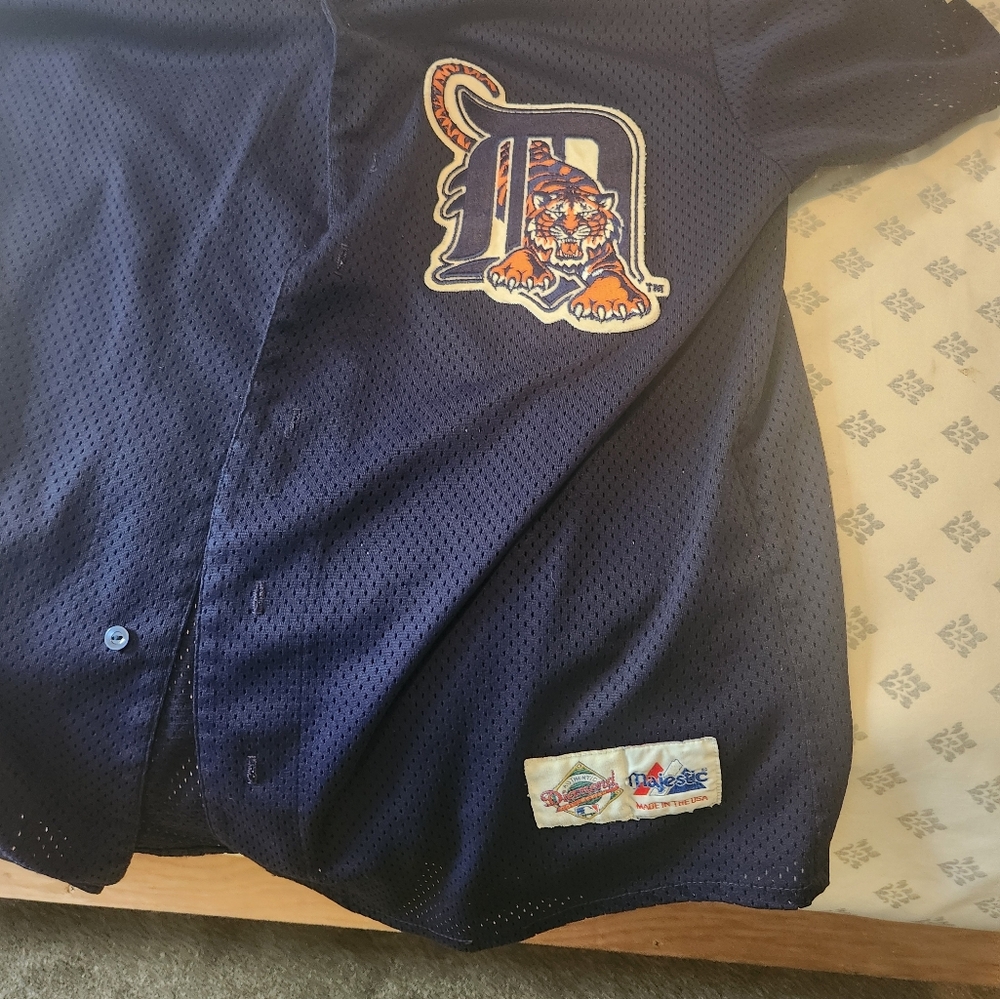 Vintage lions majestic jersey